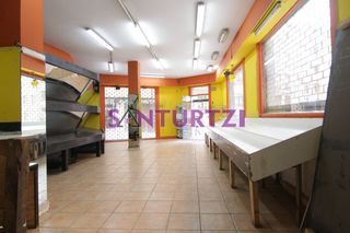 Miete Geschäftsraum in La Txitxarra - Murrieta - Parke Santurtzi. Local en esquina en santa eulalia
