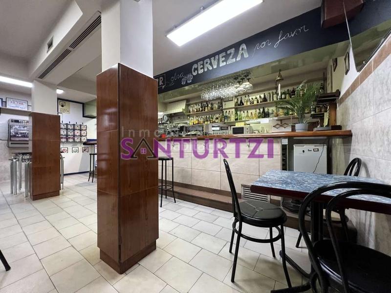Foto 19bb594d-efd0-46b6-9bb9-25176a2be326. Local comercial bar en venta en el barrio san juan en Santurtzi