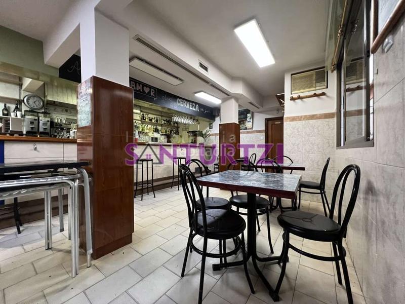 Foto cf94e918-da53-445b-9447-38d5567c139f. Local comercial bar en venta en el barrio san juan en Santurtzi