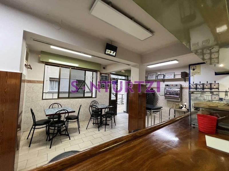 Foto f4517b0d-427d-4442-bb30-582e1f80b21a. Local comercial bar en venta en el barrio san juan en Santurtzi