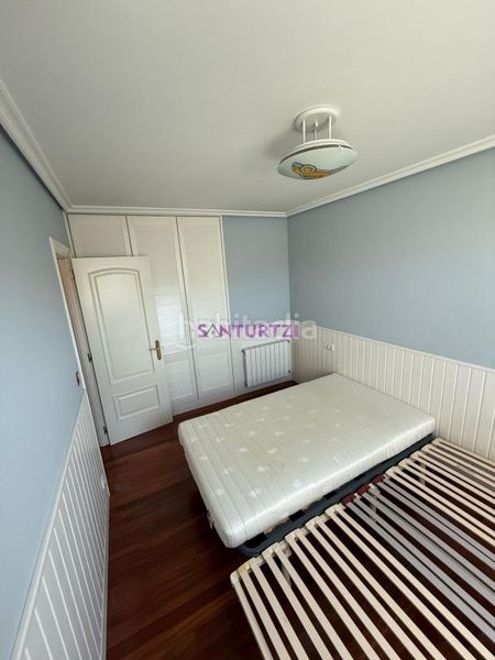 Foto 3f5d9497-1814-4085-91ee-a96a087290d1. Lloguer dúplex amb calefacció aparcament a Kabiezes Santurtzi