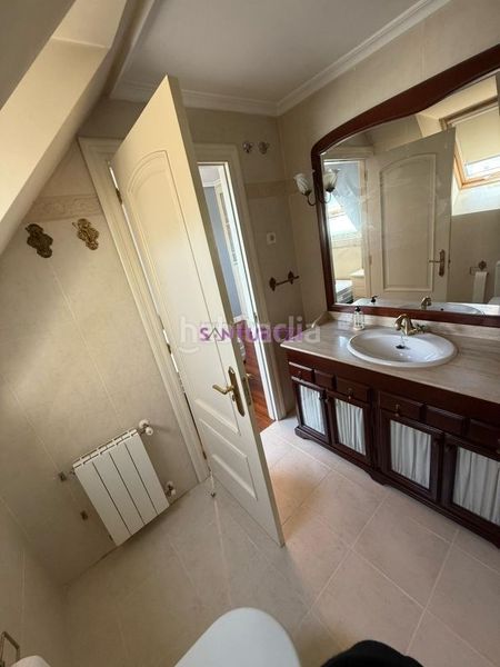 Foto a21143ef-8885-450b-981a-6cb2fd18be68. Lloguer dúplex amb calefacció aparcament a Kabiezes Santurtzi