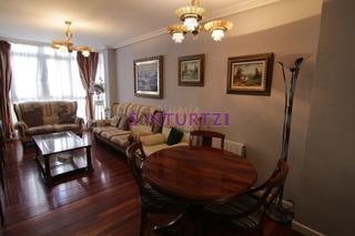 Location Appartement à Larrea - San Juan de Dios - Peñota. Alquiler de vivienda junto al parke central, solo a empresas