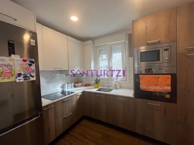 Foto 093df5d4-b123-4fc3-97c1-e39ac6d32117. Piso precioso apartamento reformado en el barrio sana juan en Santurtzi