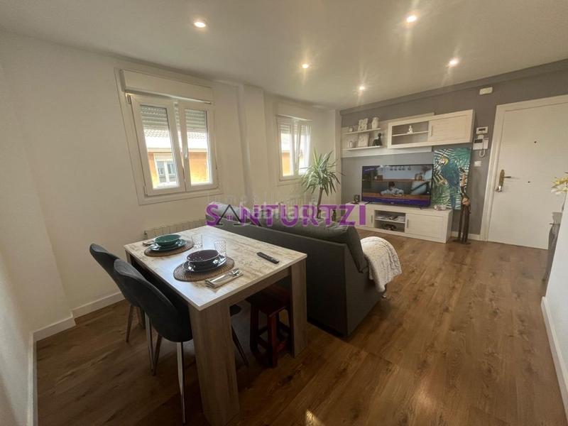 Foto 76590b44-8a08-4da1-ad3d-f15460bfe504. Piso precioso apartamento reformado en el barrio sana juan en Santurtzi