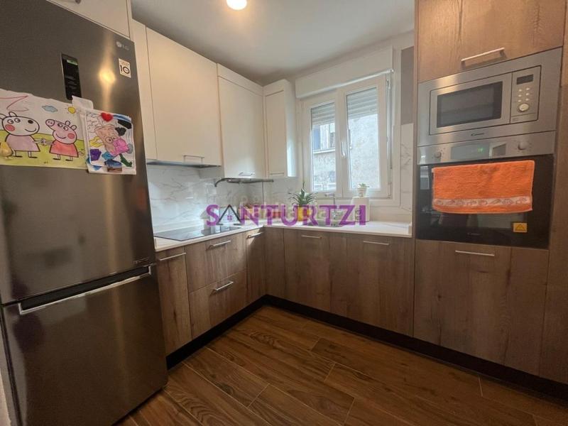 Foto 9a34c135-a8c1-43d9-8bc9-ceae7fc25063. Piso precioso apartamento reformado en el barrio sana juan en Santurtzi