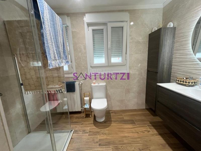 Foto cea2e682-9480-43a1-b174-cdc8626b998e. Piso precioso apartamento reformado en el barrio sana juan en Santurtzi
