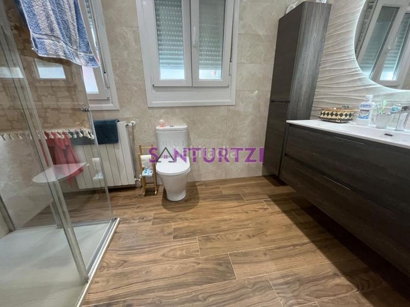 Foto fc50787e-2e7c-49b8-8a2b-560c3bbd015f. Piso precioso apartamento reformado en el barrio sana juan en Santurtzi