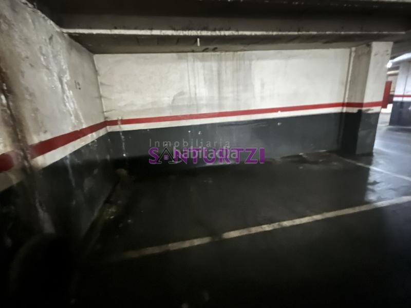 Foto ad7112ab-4d47-48d5-a706-dff45252fba2. Aparcament cotxe a la txitxarra - murrieta - parke Santurtzi Santurtzi