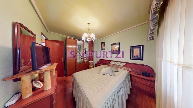 Foto b2d79ef3-3490-4e0c-b94a-f96199d9f011. Flat with heating parking in Centro Portugalete