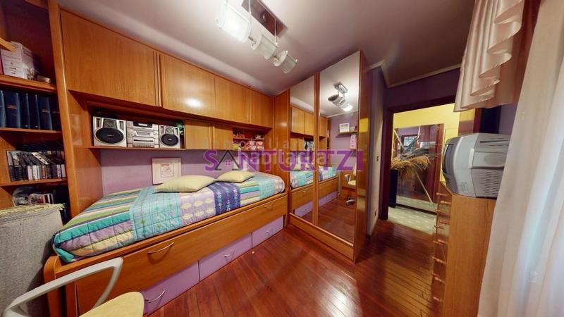 Foto b30aeaad-e762-4484-b272-7f374627c91b. Flat with heating parking in Centro Portugalete