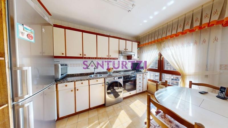 Foto e551addb-70a7-41a1-933b-4bb8545d038d. Flat with heating parking in Centro Portugalete