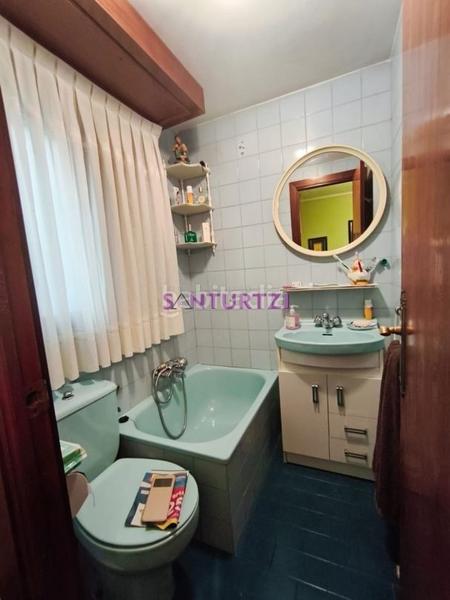 Foto fc36cea7-a404-42e2-a221-f8856c7f35d3. Flat with heating parking in Centro Portugalete