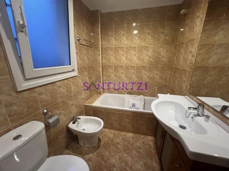 Foto eec5f9f5-2308-4099-af4f-2db779db1fd3. Location appartement avec chauffage parking dans Kabiezes Santurtzi
