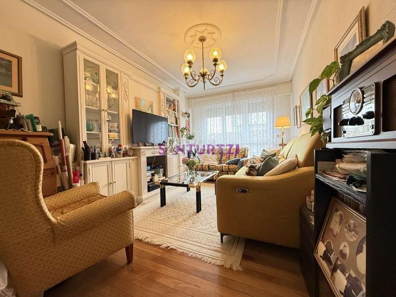 Foto 28f43daa-1741-45b8-b1a7-69657388a432. Flat with heating parking in Azeta - Abatxolo Portugalete