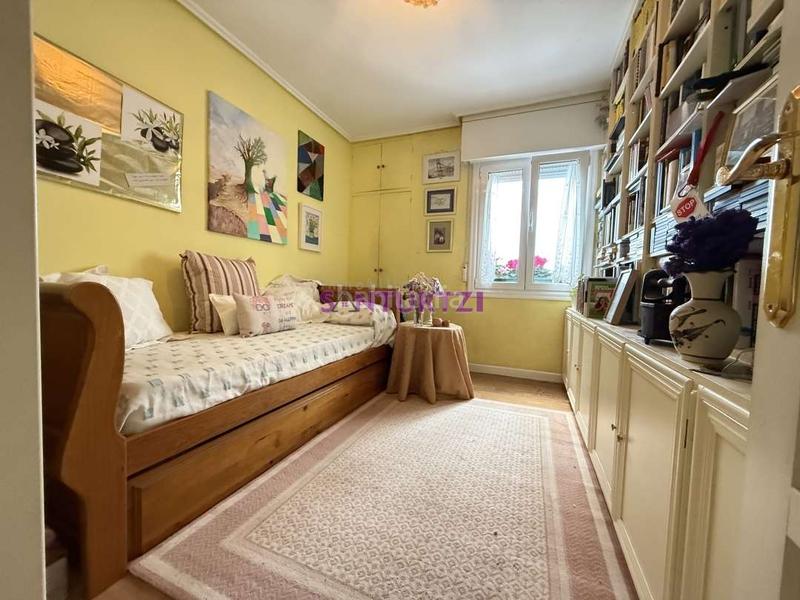 Foto 4f16e33d-e534-4ccc-b146-7bf262348118. Flat with heating parking in Azeta - Abatxolo Portugalete