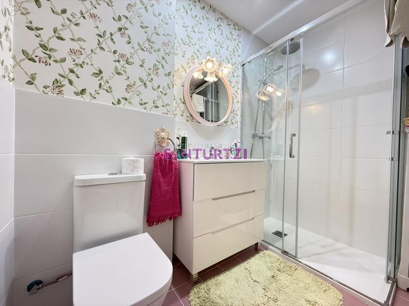 Foto d294db3a-3b09-4383-bf12-b6279c39faad. Flat with heating parking in Azeta - Abatxolo Portugalete