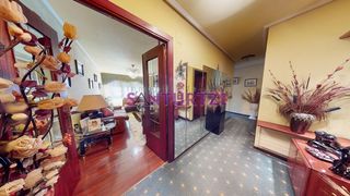 Pis a Centro. Vivienda espaciosa con garaje en peñota