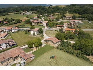 Terreny residencial  Intxaustegi kalea. Parcela urbanizada en acosta