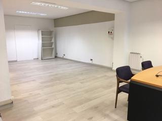Rent Office space in Ensanche. Oficina amplia centrica