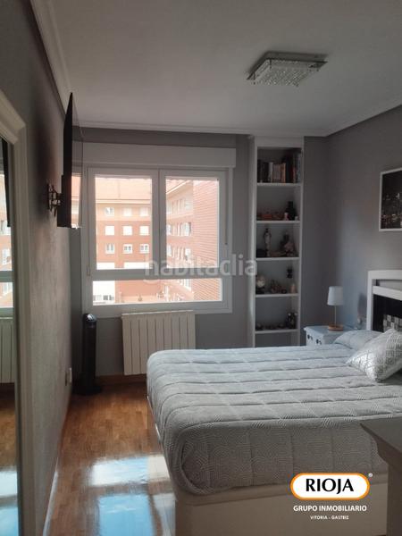 Foto 0461a707-c824-4545-bfcd-f32e974f4065. Piso ¿buscas una vivienda para entrar a vivir y con mucha luz en la zona nueva de lakua? en Vitoria - Gasteiz