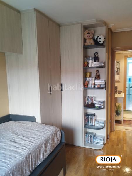 Foto 973b8bb6-d8f1-4cd3-a4fe-894fc0397d6b. Piso ¿buscas una vivienda para entrar a vivir y con mucha luz en la zona nueva de lakua? en Vitoria - Gasteiz