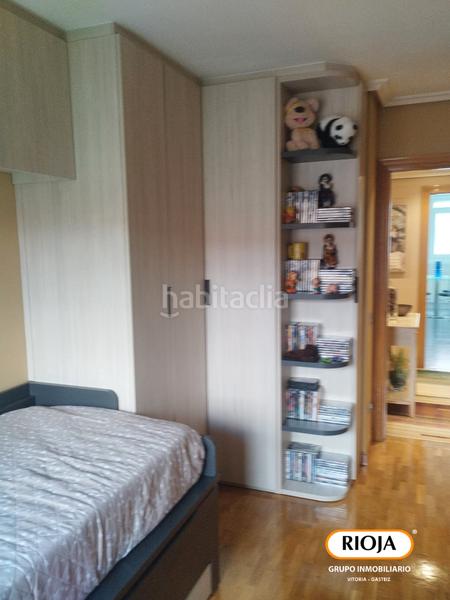 Foto 9d5143b3-3b5b-424c-ae30-02eb7fc192c0. Piso ¿buscas una vivienda para entrar a vivir y con mucha luz en la zona nueva de lakua? en Vitoria - Gasteiz