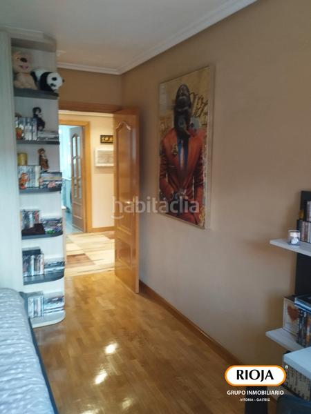Foto b3c213de-1740-4ad5-85a9-591e0c4302ba. Piso ¿buscas una vivienda para entrar a vivir y con mucha luz en la zona nueva de lakua? en Vitoria - Gasteiz