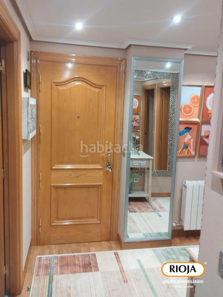 Foto c38a2aef-f837-4247-ba3a-a23fc151b4b4. Piso ¿buscas una vivienda para entrar a vivir y con mucha luz en la zona nueva de lakua? en Vitoria - Gasteiz