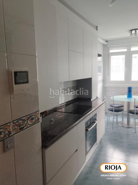 Foto e140a4c9-c6f5-44ec-9417-829ce38cfef9. Piso ¿buscas una vivienda para entrar a vivir y con mucha luz en la zona nueva de lakua? en Vitoria - Gasteiz
