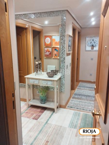Foto e6179446-ad38-44ba-9341-86e65d9f6e78. Piso ¿buscas una vivienda para entrar a vivir y con mucha luz en la zona nueva de lakua? en Vitoria - Gasteiz