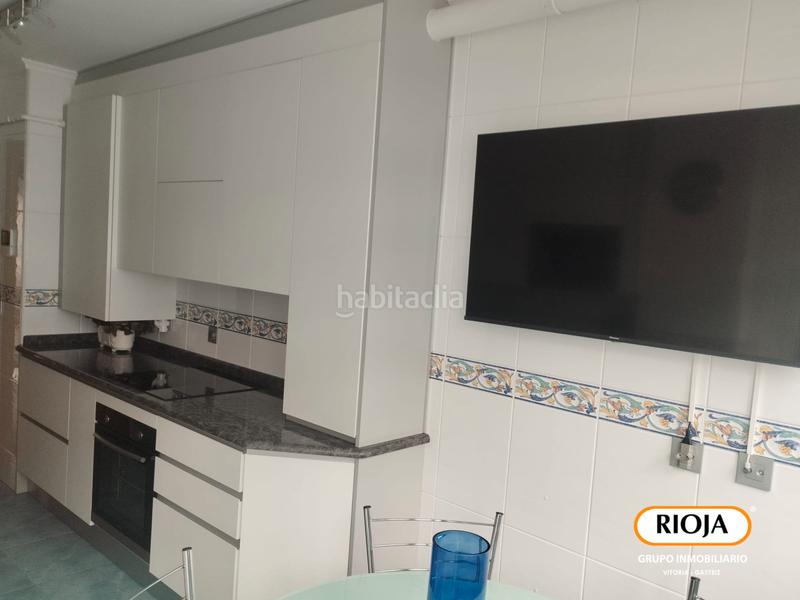 Foto f1b767e5-c440-44f2-a972-011cf23c34ac. Piso ¿buscas una vivienda para entrar a vivir y con mucha luz en la zona nueva de lakua? en Vitoria - Gasteiz