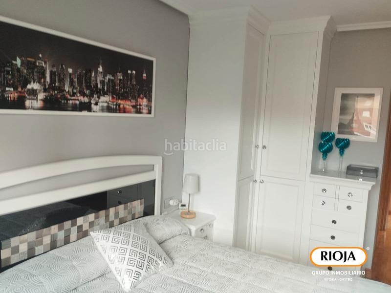 Foto feab64dd-a4ea-4334-89e5-0cd18f94e5f5. Piso ¿buscas una vivienda para entrar a vivir y con mucha luz en la zona nueva de lakua? en Vitoria - Gasteiz