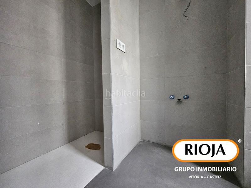 Foto 08d9e40d-186e-493b-9e99-3fda810c2a8e. Piso ¡vivienda recién reformada con calidades de lujo! en Vitoria - Gasteiz