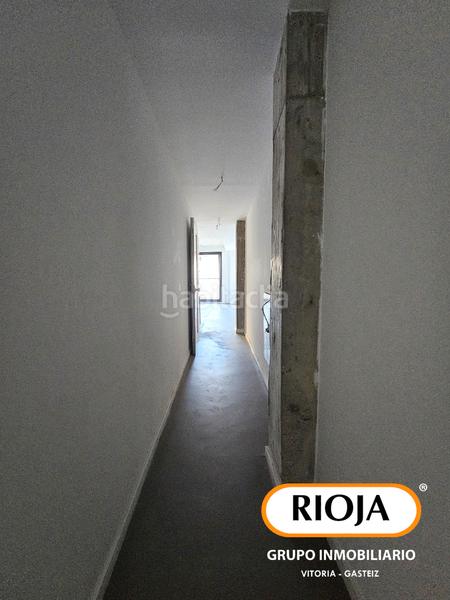 Foto b41db7f3-0fe4-4924-b7d0-a24286f3ad16. Piso ¡vivienda recién reformada con calidades de lujo! en Vitoria - Gasteiz