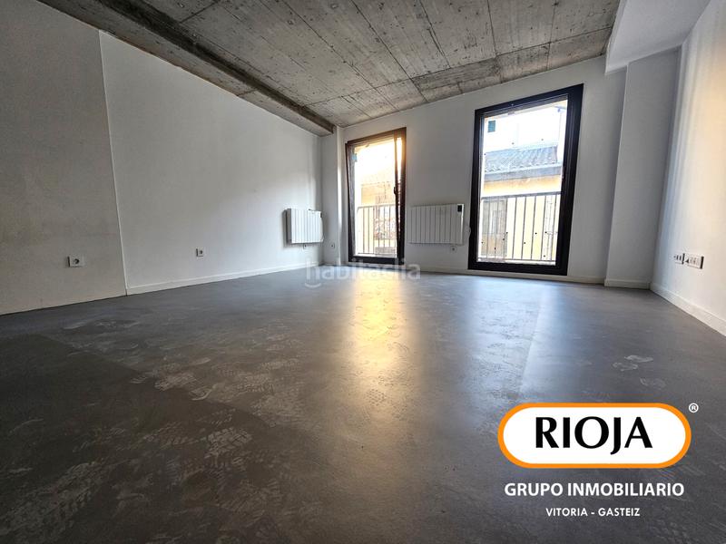 Foto f4ef2e80-8353-4fc3-81a8-8cc6734b3216. Piso ¡vivienda recién reformada con calidades de lujo! en Vitoria - Gasteiz