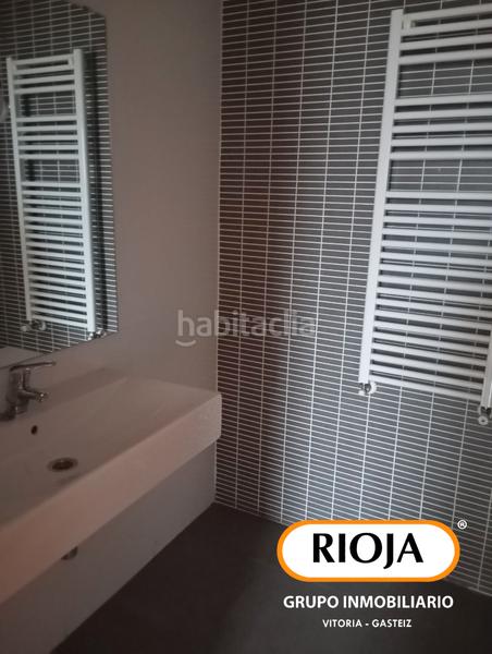 Foto 4063df45-25b2-4b38-b2aa-c128d1196eaa. Piso amplio piso con terraza en Zabalgana Vitoria - Gasteiz