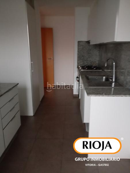 Foto 6a03e54c-23f2-4412-b9f1-c6082d514f95. Piso amplio piso con terraza en Zabalgana Vitoria - Gasteiz