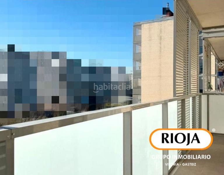 Foto b01abeeb-7af7-454c-a304-664c7e7db967. Piso amplio piso con terraza en Zabalgana Vitoria - Gasteiz