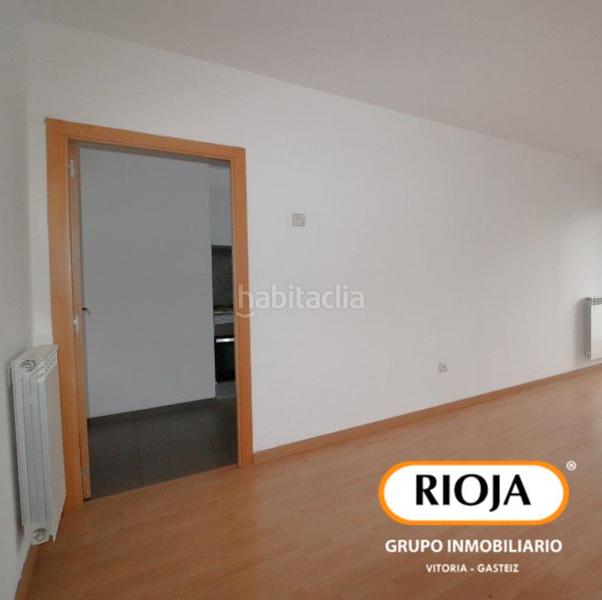 Foto b23cbf72-ff65-4958-97d6-a3da9e0d0548. Piso amplio piso con terraza en Zabalgana Vitoria - Gasteiz