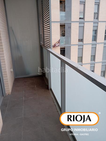 Foto c9f2c2f2-b925-4be1-a7f1-774bf38f8019. Piso amplio piso con terraza en Zabalgana Vitoria - Gasteiz