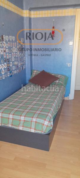 Foto b986fa1e-2561-43a3-812e-db25958d1928. Piso vivienda sin ascensor, con posibilidad de ponerse en Vitoria - Gasteiz