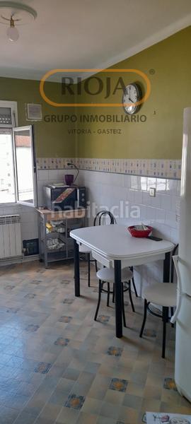 Foto e803383f-4377-4c7e-9b5b-5f0014b0296d. Piso vivienda sin ascensor, con posibilidad de ponerse en Vitoria - Gasteiz