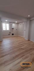 Appartement  Calle reyes católicos. Amplia vivienda reformada con terraza en aranbizkarra