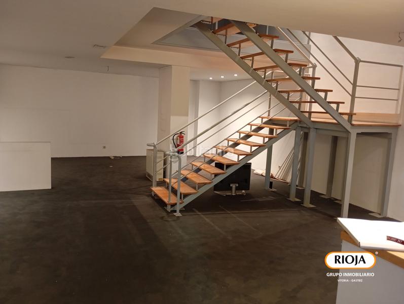 Foto 86c6b36f-dd92-44a9-a622-64de14b0cab5. Alquiler local comercial amplio local de 300 m² con escaparate en alquiler en Vitoria - Gasteiz
