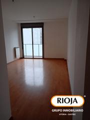 Appartement  Avenida de los derechos humanos. Amplio piso con terraza