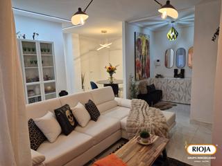 Pis  Cuadrilla de vitoria-gasteiz taldea kalea. Amplio piso luminoso con dos terrazas