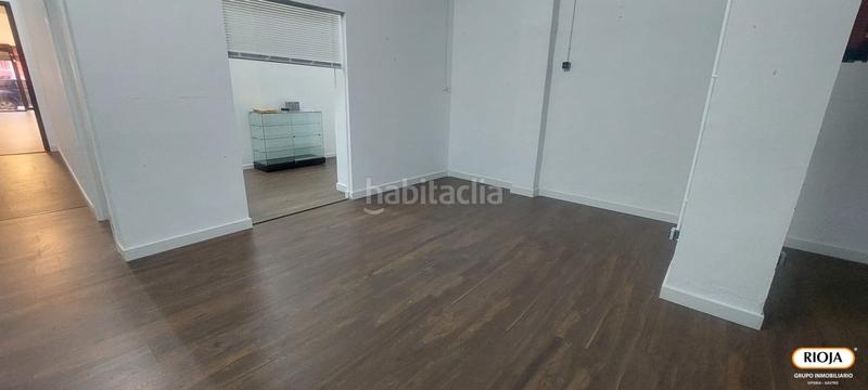 Foto 7aa015a2-e659-4cd6-9a98-dbe6acd2eb22. Location local commercial dans Desamparados Vitoria - Gasteiz