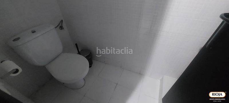 Foto b6a0c9e2-0521-42c4-90a7-eb88bc1cfb1d. Location local commercial dans Desamparados Vitoria - Gasteiz