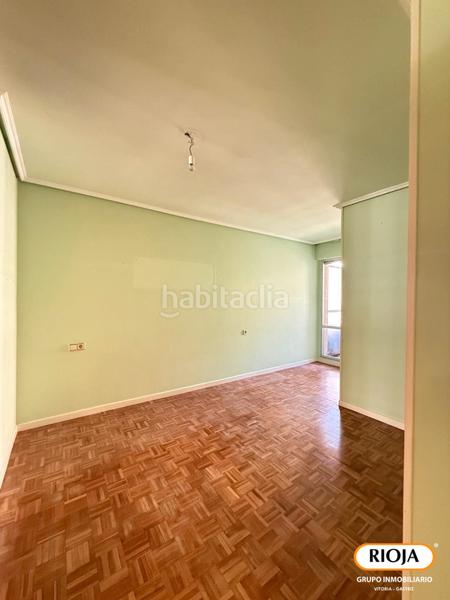 Foto c6152623-24d1-4f55-8ec2-c03a2bee2d34. Pis amb calefacció aparcament a San Martín Vitoria - Gasteiz